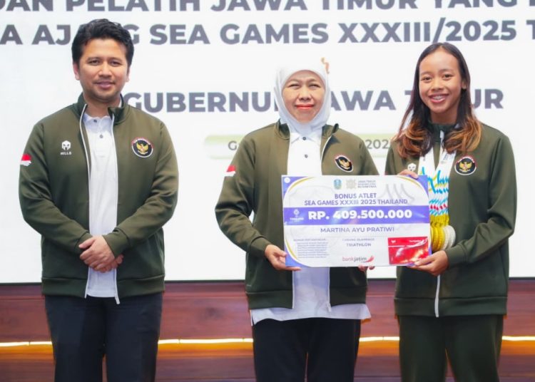 Gubernur Jawa Timur Khofifah Indar Parawansa memberikan bonus kepada 161 atlet dan pelatih asal Jatim yang berprestasi dalam laga SEA Games XXXIII tahun 2025 di Thailand.