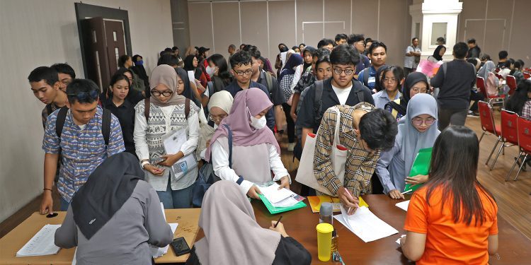 Foto ilustrasi, daftar ulang para mahasiswa penerima beasiswa pemuda tangguh.