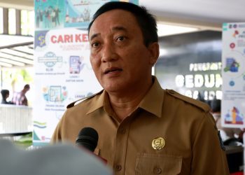 Kepala Dinas Perindustrian dan Tenaga Kerja (Disperinaker) Kota Surabaya, Agus Hebi Djuniantoro