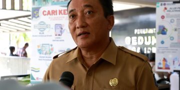 Kepala Dinas Perindustrian dan Tenaga Kerja (Disperinaker) Kota Surabaya, Agus Hebi Djuniantoro