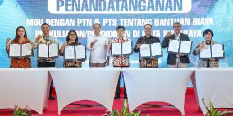 Penandatanganan Nota Kesepahaman (MoU) di Lobby Balai Kota