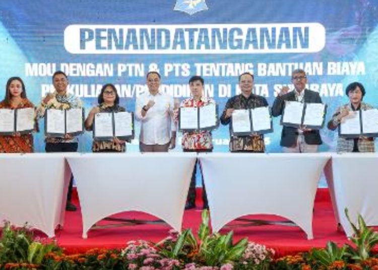 Penandatanganan Nota Kesepahaman (MoU) di Lobby Balai Kota