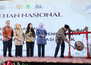 Pembukaan sarasehan Nasional bertema “Obligasi Daerah sebagai Salah Satu Alternatif Pembiayaan Daerah dan Instrumen Investasi Publik” yang digelar MPR RI di Hotel Wyndham Surabaya,