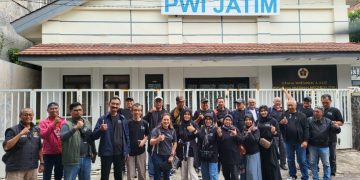 Kontingen PWI Jatim yang siap menghadiri HPN 2026 di Serang Banten.