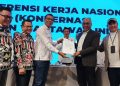 Penyerahan surat dukungan dari Gubernur Lampung Rahmat Mirzani Djausal yang siap menjadi tuan rumah HPN dan Porwanas tahun 2027.