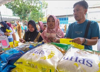 Gerakan Pasar Murah di lapangan Asemrowo, Jalan Asem Raya Nomor 19, Kelurahan Asemrowo.