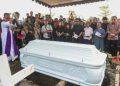 Prosesi pemakaman jenazah Ketua DPRD Kota Surabaya Dominikus Adi Sutarwijono.
