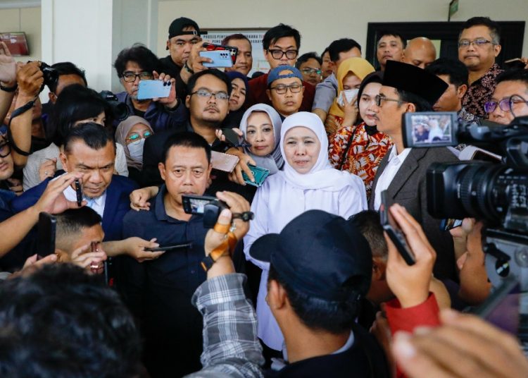 Gubernur Jawa Timur Khofifah Indar Parawansa di pengadilan tipikor Sidoarjo.