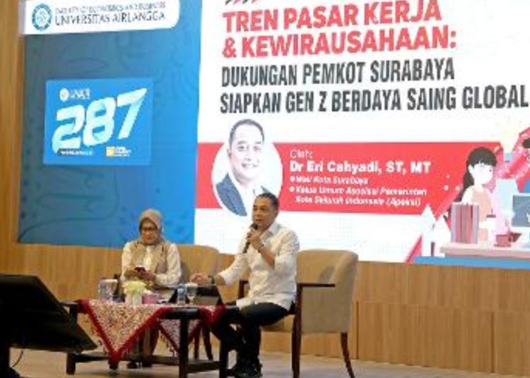 Wali Kota Surabaya, Eri Cahyadi menghadiri seminar Entrepreneur Day di Fakultas Ekonomi dan Bisnis (FEB) Universitas Airlangga.