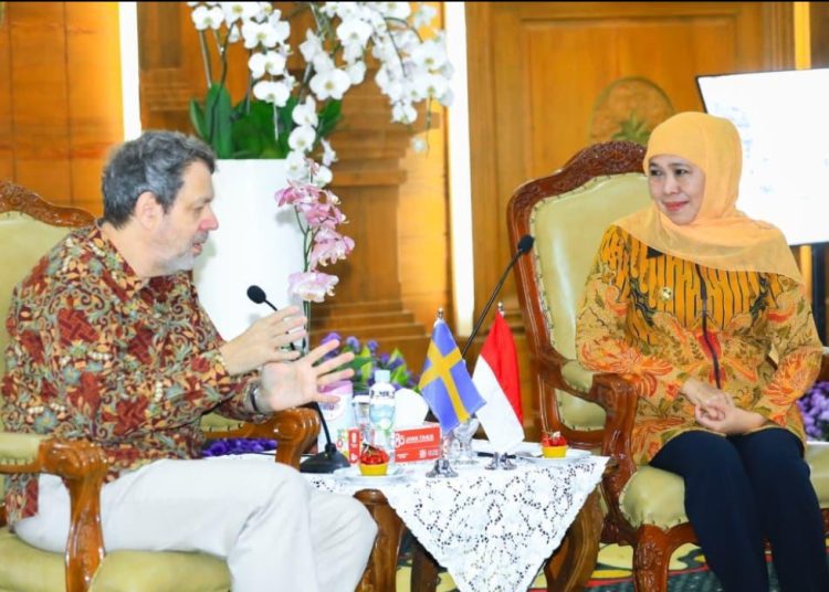 Gubernur Jawa Timur Khofifah Indar Parawansa menerima kunjungan kehormatan Duta Besar Swedia untuk Indonesia H.E. Daniel Blockert.
