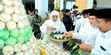 Gubernur Jawa Timur Khofifah Indar Parawansa menghadiri gelaran tradisi Megengan.