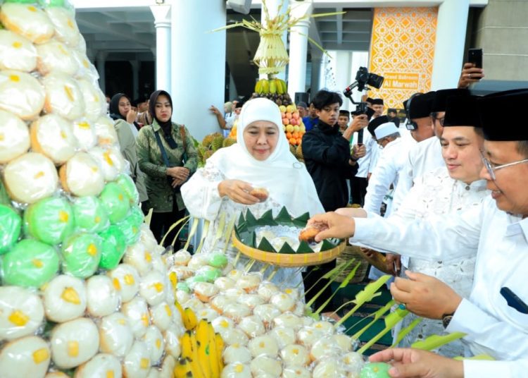 Gubernur Jawa Timur Khofifah Indar Parawansa menghadiri gelaran tradisi Megengan.