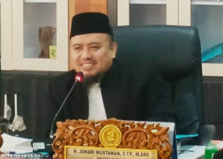 Anggota Komisi D DPRD Surabaya Johari Mustawan