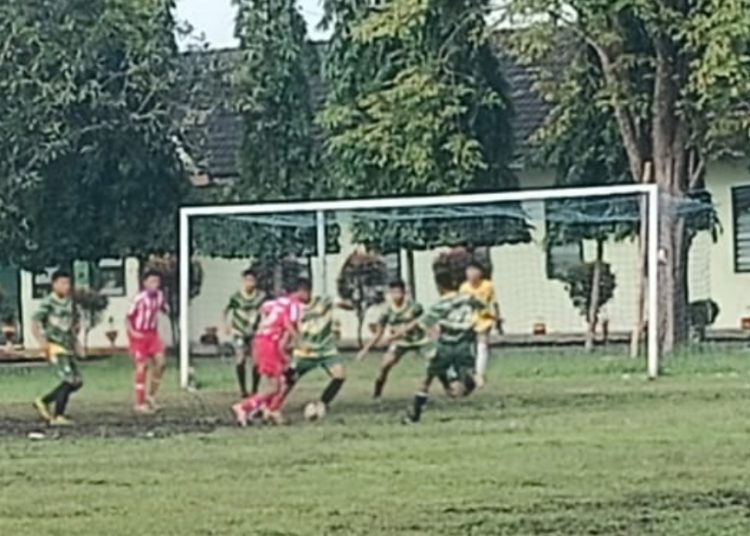 Pertandingan antara Diklat Anfa Pasuruan melawan Bina Mandiri.