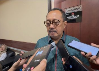 Ketua DPC PDIP Surabaya, Armuji,