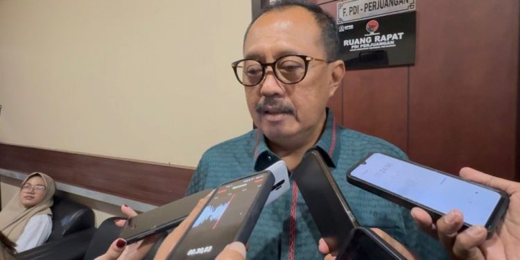 Ketua DPC PDIP Surabaya, Armuji,