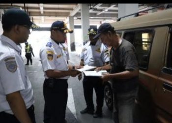 Sosialisasi pemeriksaan kelengkapan administrasi angkutan umum di Terminal Joyoboyo.