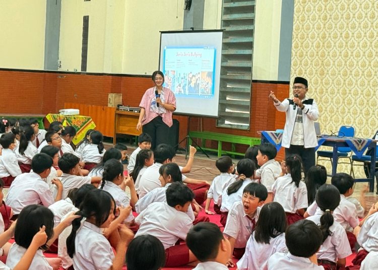 Dinamika Arek Suroboyo Hebat (DASH) di SMP Negeri 56 dan SMP Negeri 4 Surabaya.