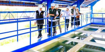 Gubernur Jatim Khofifah Indar Parawansa di sela meresmikan Instalasi Pengolahan Air (IPA) Kapasitas 100 liter/detik di Kecamatan Gedeg Kabupaten Mojokerto