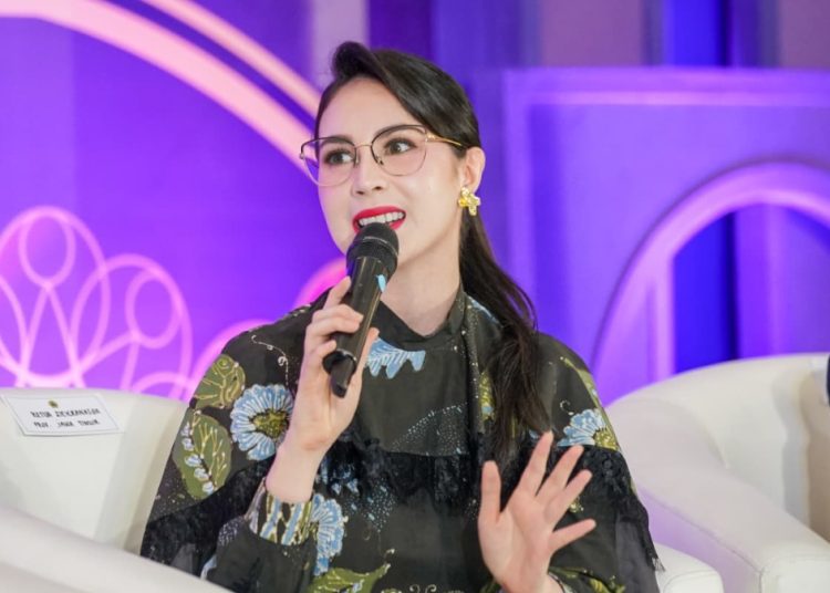 Ketua Dewan Kerajinan Nasional Daerah (Dekranasda) Jawa Timur Arumi Bachsin