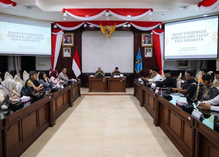 Rapat koordinasi bersama Kementerian Agama (Kemenag) Kota Surabaya dan seluruh Lembaga Amil Zakat (LAZ) se-Kota Surabaya di ruang sidang wali kota,.