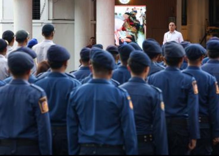 Apel Pasukan Pengamanan Hari Raya Nyepi 2026 dan Idulfitri 1447 Hijriah. Acara yang berlangsung di Halaman Balai Kota Surabaya.