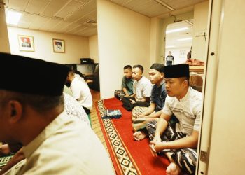 Salat Idul Fitri para awak KRI Raden Eddy Martadinata-331 (KRI REM-331) saat merayakan Hari Raya Idul Fitri 1 Syawal 1447 Hijriah.