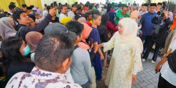 Suasana lebaran di kediaman Gubernur Khofifah di kawasan Jemursari, Surabaya.