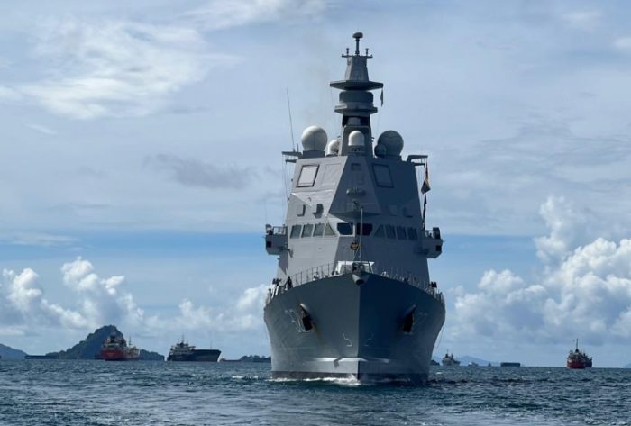 Prabu Siliwangi-321 memasuki perairan Indonesia tepatnya di Selat Sunda.