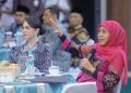 Gubernur Jawa Timur Khofifah Indar Parawansa saat diskusi publik bersama bupati dan wali kota se-Jawa Timur di Gedung Negara Grahadi.
