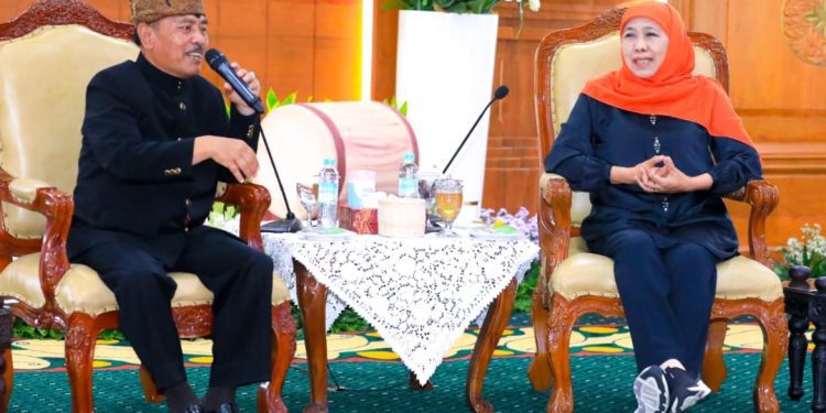 Gubernur Jatim Khofifah Indar Parawansa saat menerima audiensi perwakilan Suku Tengger dari empat wilayah, yakni Kabupaten Probolinggo, Pasuruan, Malang, dan Lumajang di Gedung Negara Grahadi.