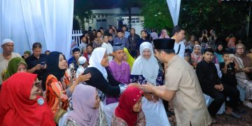 Wakil Gubernur Jawa Timur Emil Elestianto Dardak bersama istri Halal Bihalal Idul Fitri 1447 H bersama masyarakat di Ngantru, Kabupaten Trenggalek.