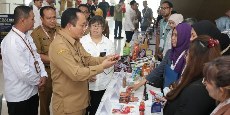 Pelaksanaan Coaching Clinic Export Program di Balai Pemuda Surabaya.