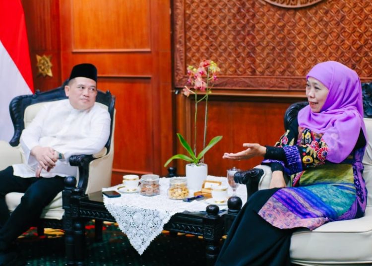 Gubernur Jatim Khofifah Indar Parawansa saat menerima Kepala Kantor Wilayah Badan Pertanahan Nasional.