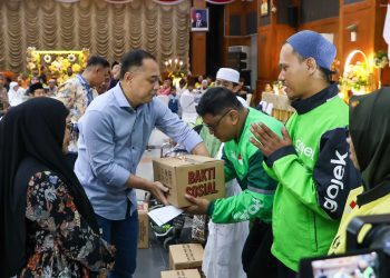 Pembagian santunan kepada anak yatim, disabilitas, dan driver ojek online