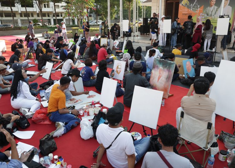 Melukis bersama bertajuk "Beauty of Balai Pemuda Surabaya".