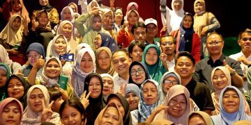 Nonton bareng (nobar) film “Na Willa” di mal Tunjungan Plaza.