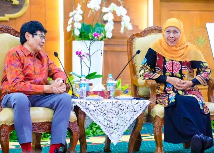 Gubernur Jawa Timur Khofifah Indar Parawansa menerima kunjungan kerja Duta Besar Republik Indonesia untuk Australia di Canberra, Y.M. Dr. Siswo Pramono.