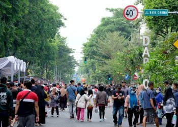 Car free day di Jalan Darmo Surabaya.