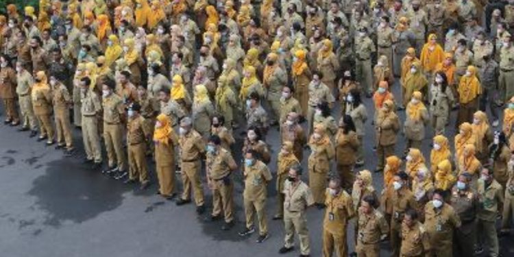 Foto ilustrasi para ASN di Balai Kota Pemkot Surabaya.