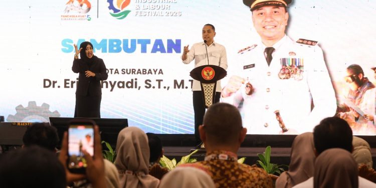 Wali Kota Surabaya Eri Cahyadi saat dalam rangkaian acara Surabaya Industrial & Labour Festival 2026 di Grand City Convention Hall.
