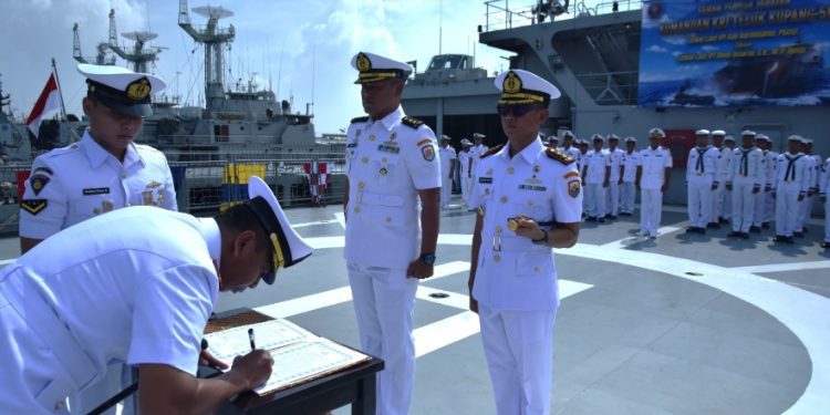 Upacara Serah Terima Jabatan (Sertijab) Komandan KRI Teluk Kupang-519.
