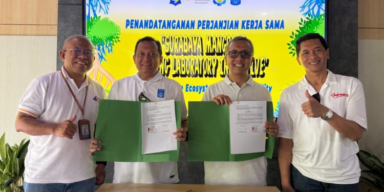 ITS bersama Badan Riset dan Inovasi Daerah (BRIDA) Kota Surabaya yang melakukan peninjauan strategis terkait inisiasi laboratorium hidup atau living laboratory di Kebun Raya Mangrove (KRM) Surabaya.