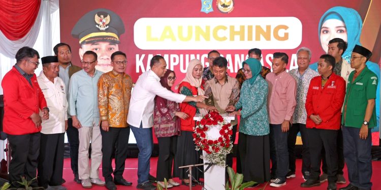 Wali Kota Surabaya Eri Cahyadi, saat launching Kampung Pancasila 2026 di RW 2 Krembangan Bhakti, Kelurahan Kemayoran, Kecamatan Krembangan.