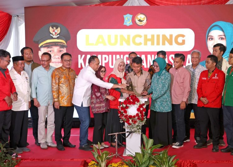 Wali Kota Surabaya Eri Cahyadi, saat launching Kampung Pancasila 2026 di RW 2 Krembangan Bhakti, Kelurahan Kemayoran, Kecamatan Krembangan.