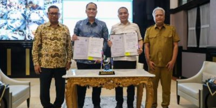 Pemkot Surabaya menerima barang rampasan negara senilai Rp 167.031.000 dari Komisi Pemberantasan Korupsi melalui mekanisme penetapan status penggunaan dan hibah.