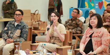 Arumi Bachsin dalam acara "Inagurasi 10 Kartini Muda Penggiat Kriya dan Fashion Jawa Timur 2026".