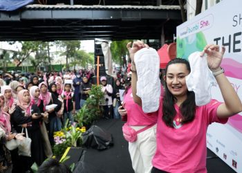 Deklarasi ‘She Heroes’. di kawasan Car Free Day (CFD) Jalan Tunjungan.