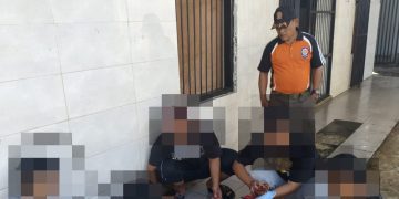 Empat pemuda yang terjaring aksi vandalisme di kawasan Viaduk Gubeng menjalani sanksi sosial di Lingkungan Pondok Sosial Keputih.