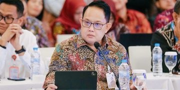 Sekretaris Daerah Provinsi Jawa Timur Adhy Karyono saat menghadiri Rapat Kerja Gubernur Forum Kerja Sama Daerah Mitra Praja Utama (FKD–MPU) Tahun 2026 di Hotel Tentrem Kota Semarang.